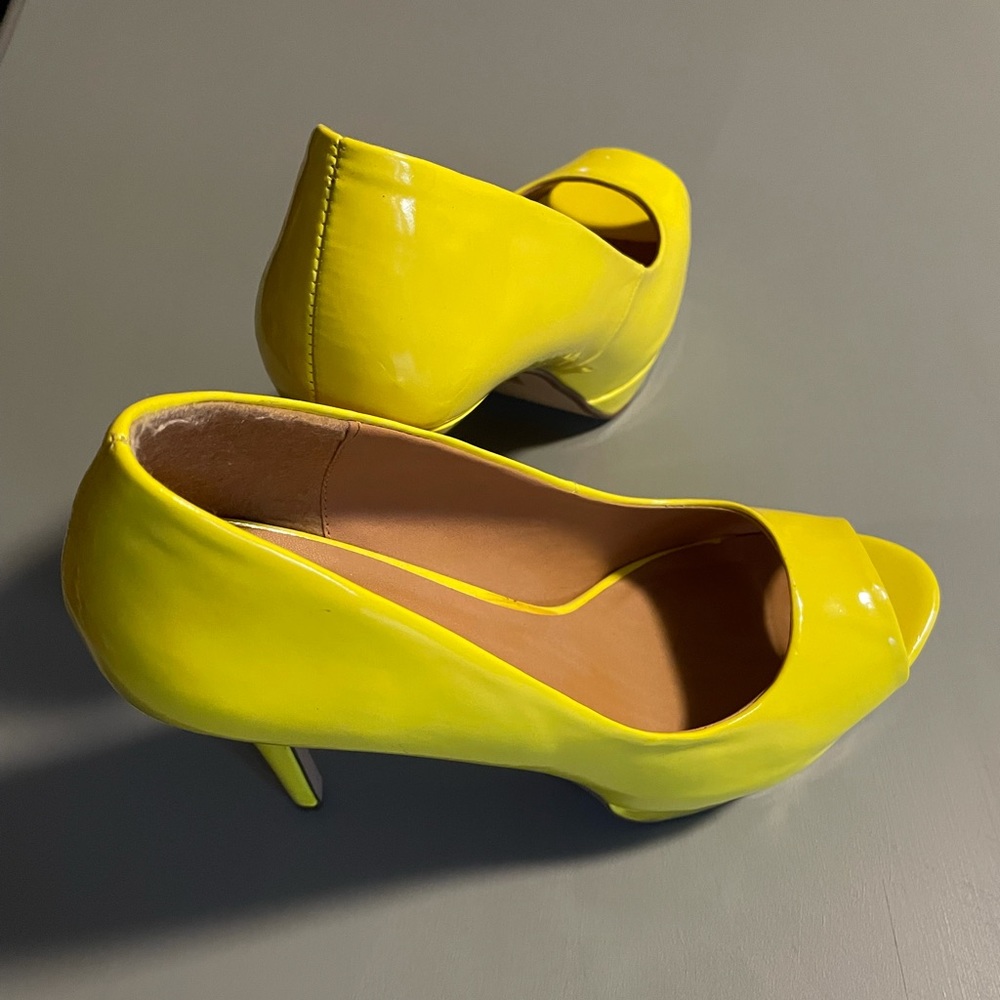 Yellow high heels open toe shoes size US 10